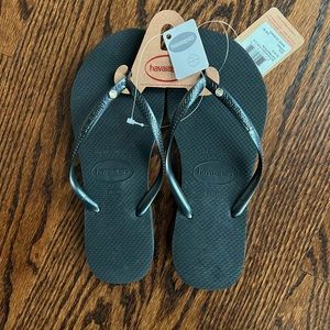 Havianas slim crystal SW II sandals in black - 9/10 - NWT